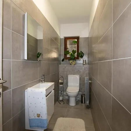 Elvis Apartman