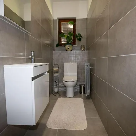 Elvis Apartman *